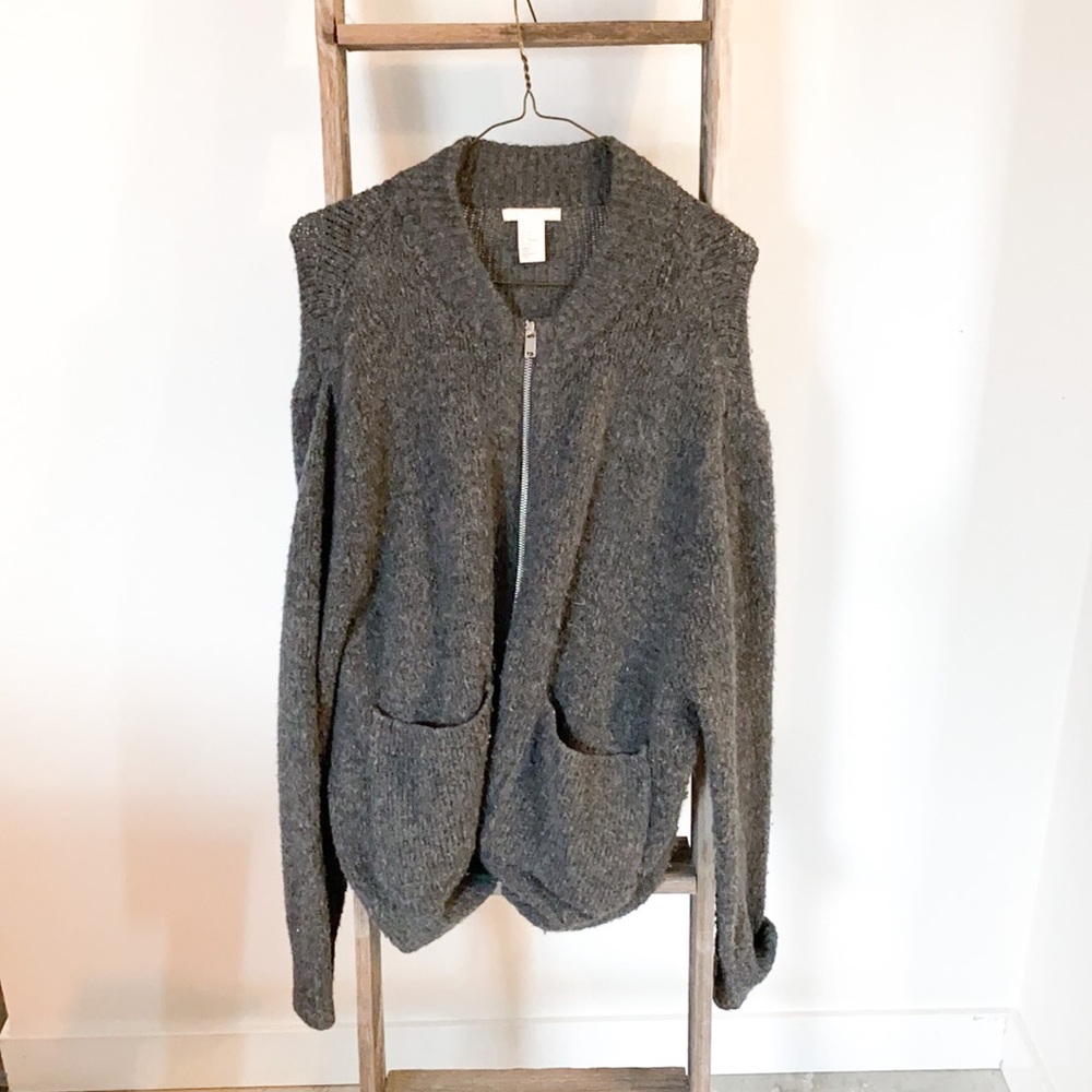 Grey zip-up cardigan in teddy knit material